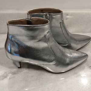 Jane the Shoe Kizzy silver ankle boots size 7.5